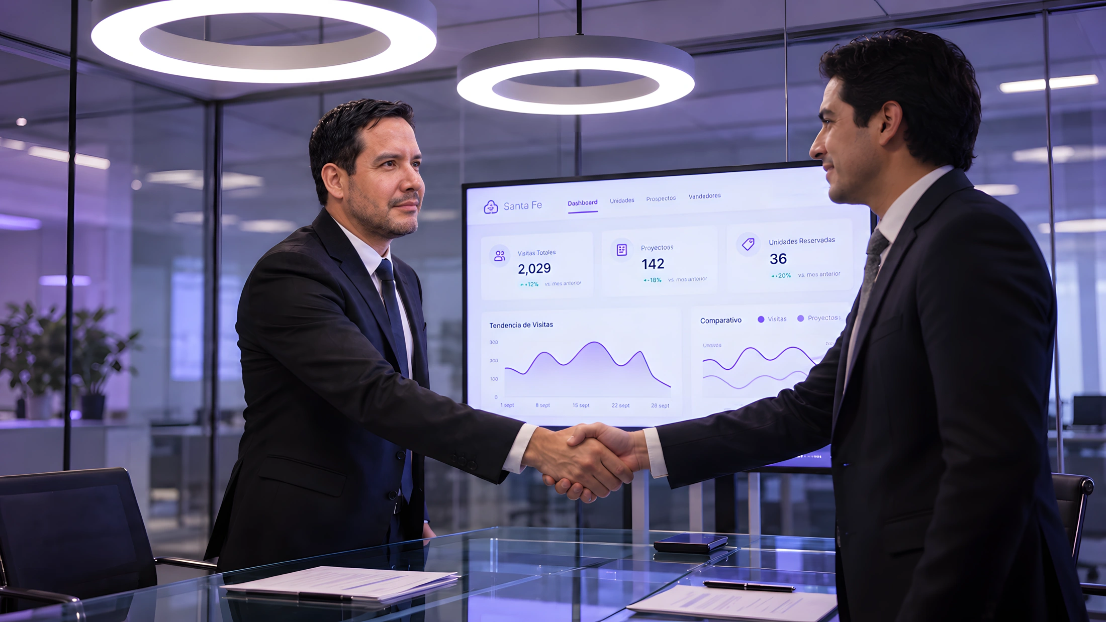Pierre reunido con un cliente junto al dashboard de Rvisioon